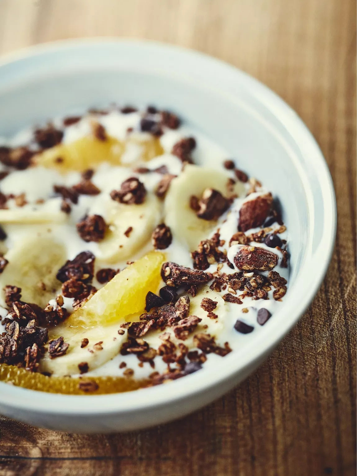 Dark chocolate and chip granola