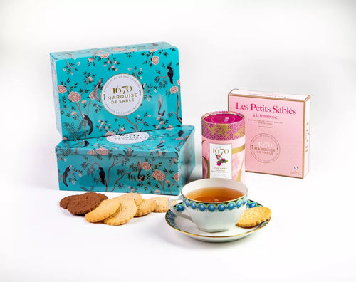 Assortment of shortbread cookies: plain shortbread with fresh pure butter, chocolate chips, and all chocolate. - Jardin de Paradis metal box