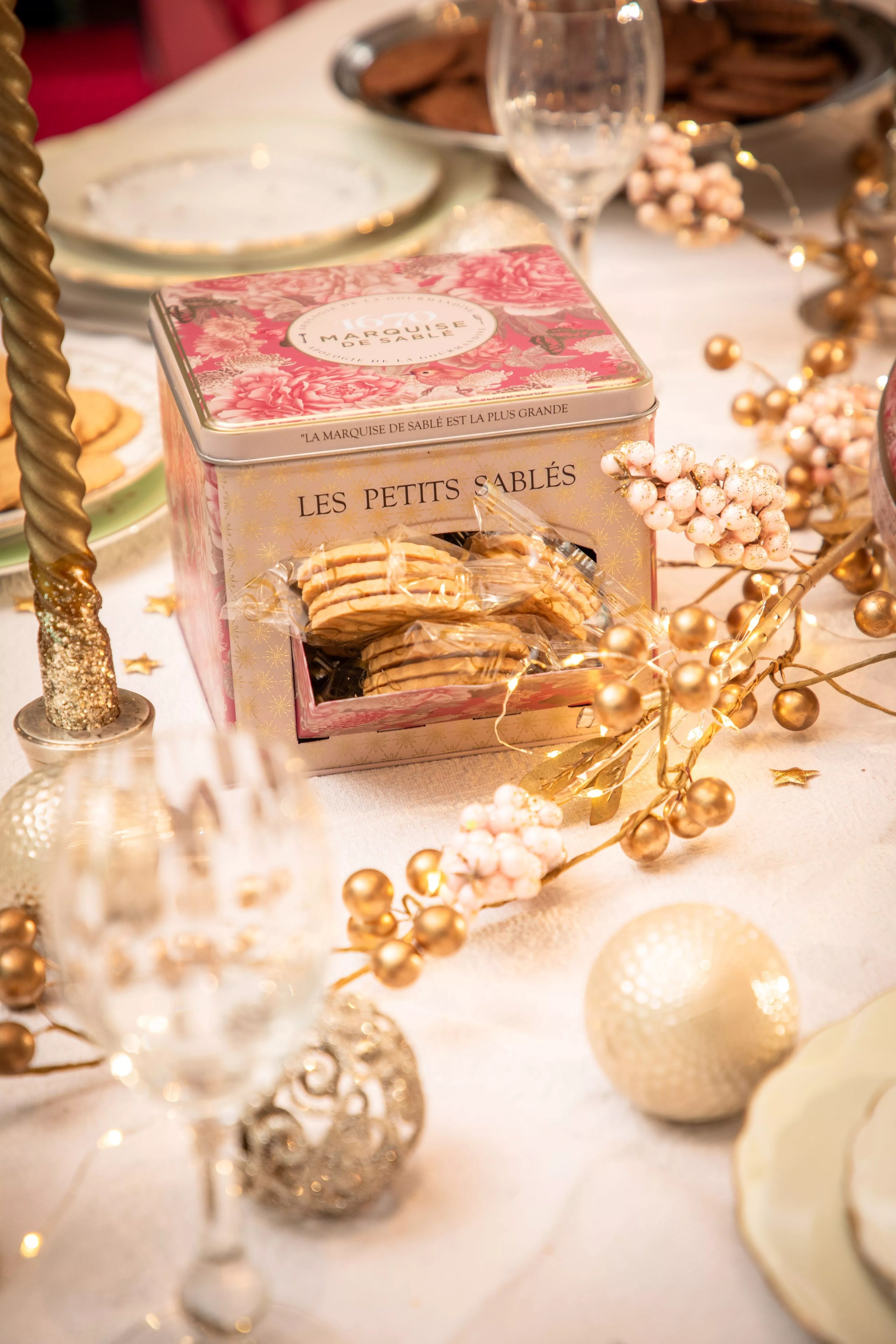 Plain shortbread biscuits made with pure fresh butter - treasure chest metal dispenser box