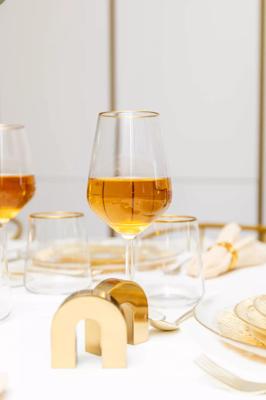 Verre à vin bord doré