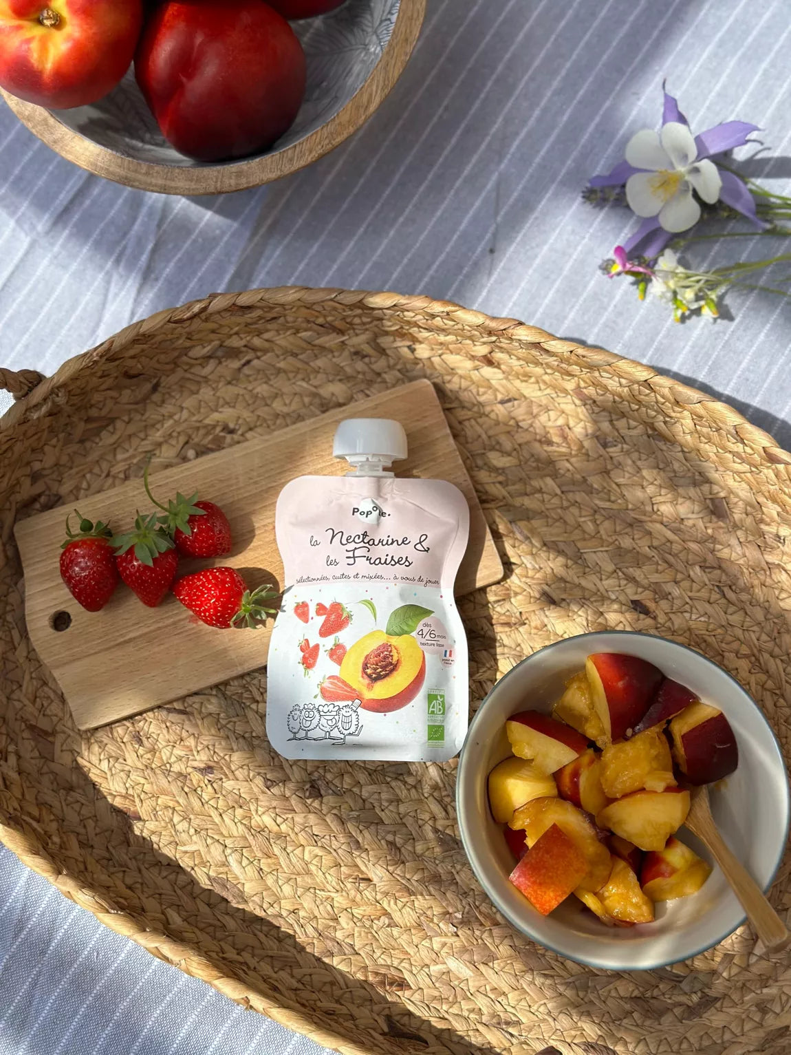 La nectarine et les fraises bio