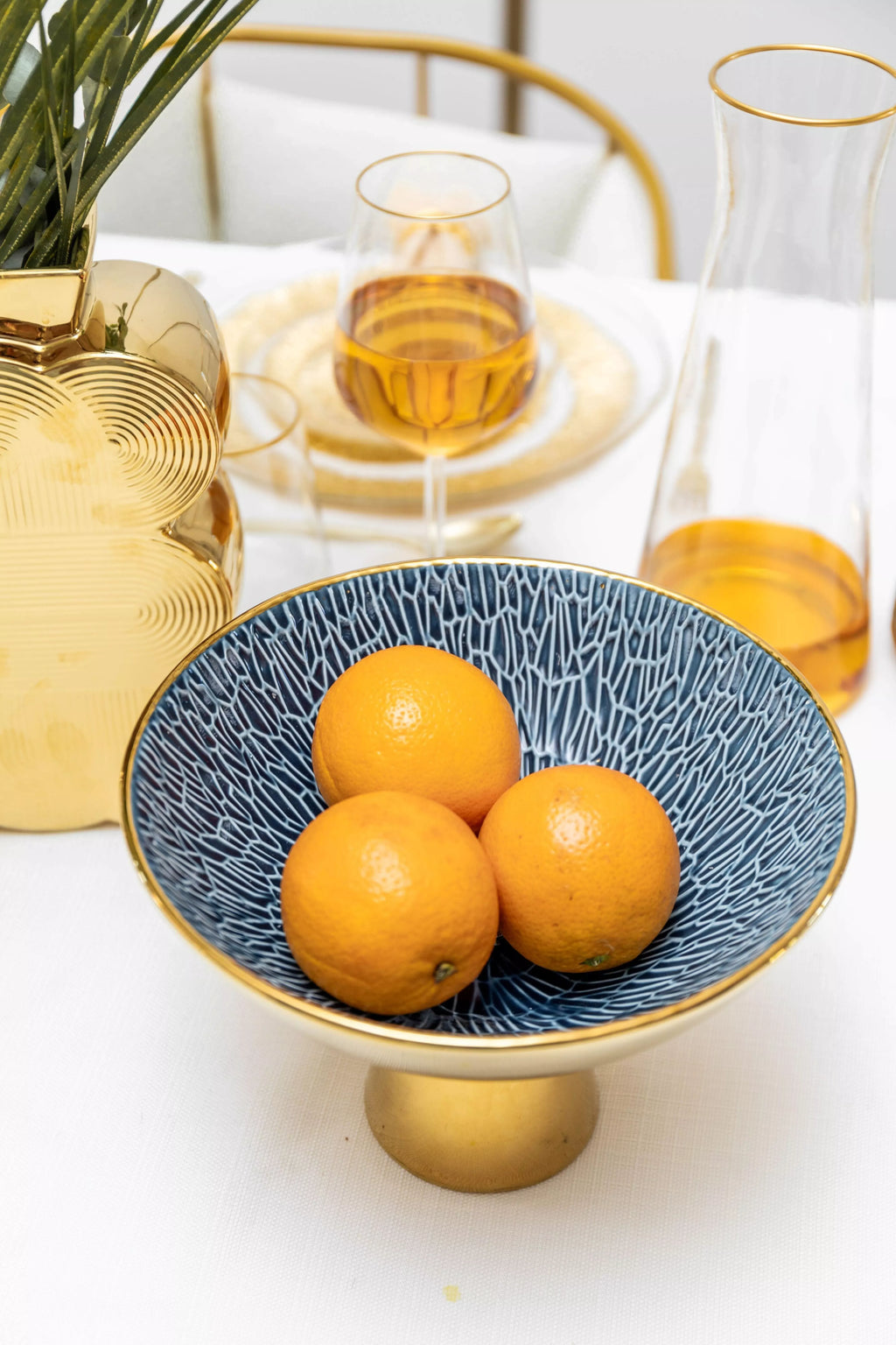 Coupe à fruits sur pied dorée et bleue