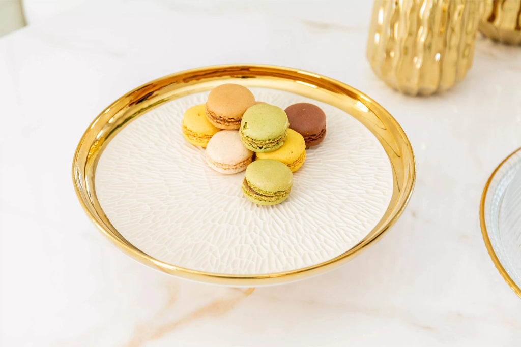 Plat à tarte sur pied crème avec bord doré