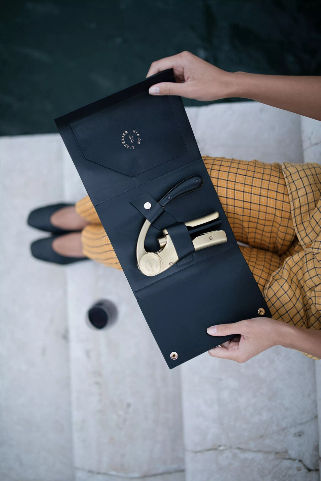 Tire-bouchon et sa pochette cuir - Oeno Motion Gold Nomad