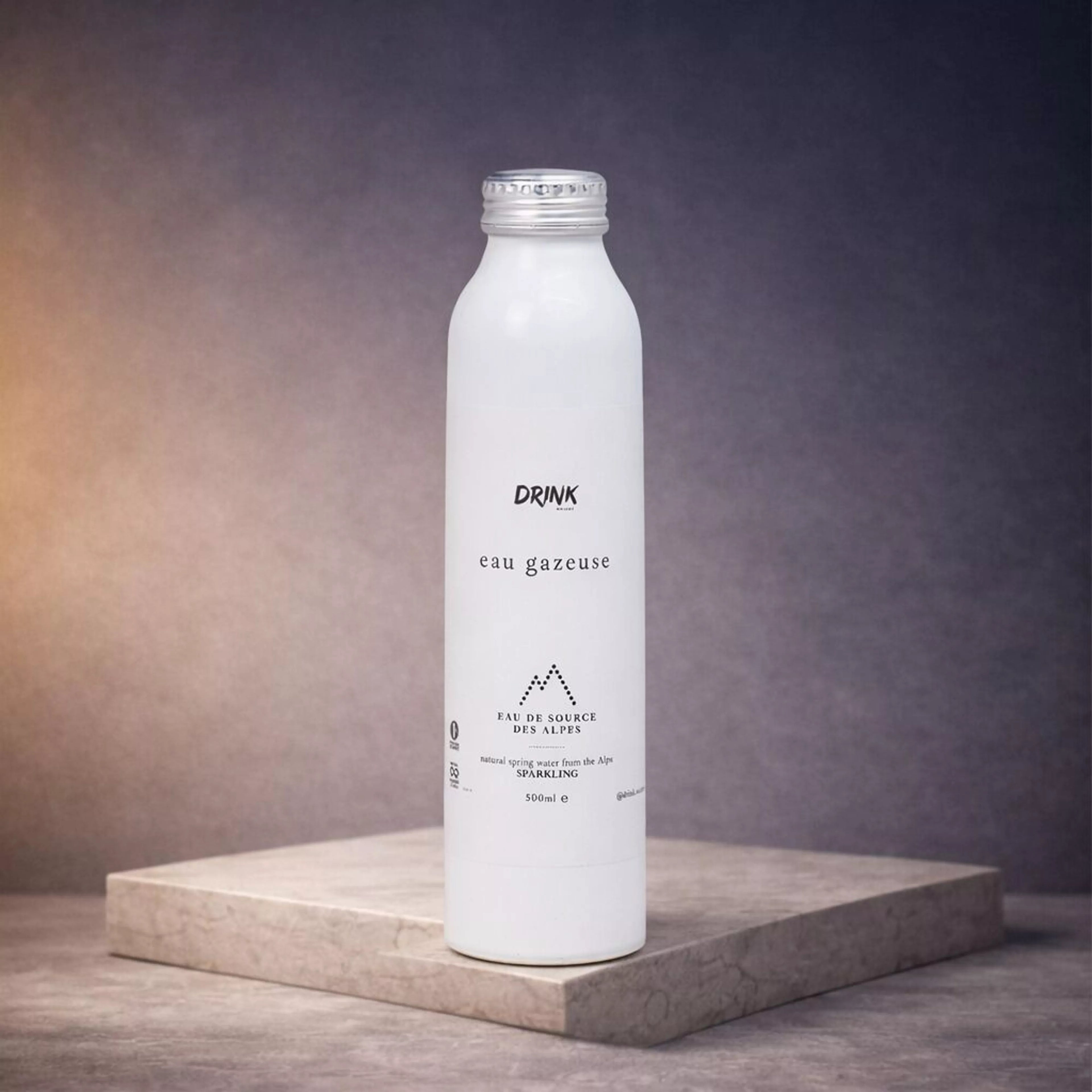 Eau de source naturelle des Alpes gazeuse premium